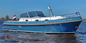 Overwijk Yachting's all-electric LCC 33 E (10,25 x 0,85 m